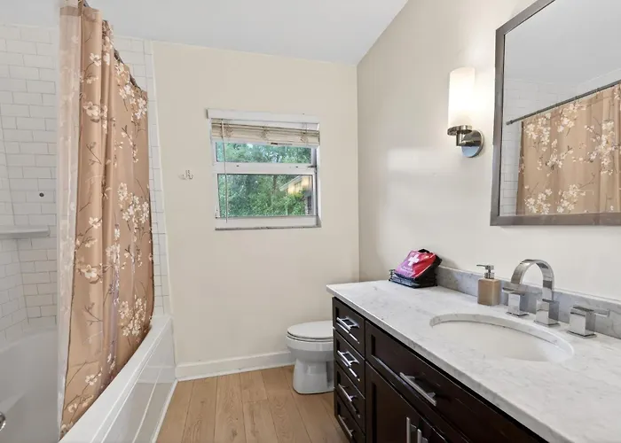 Sprawling 5br Oasis Near Fsu & Trails